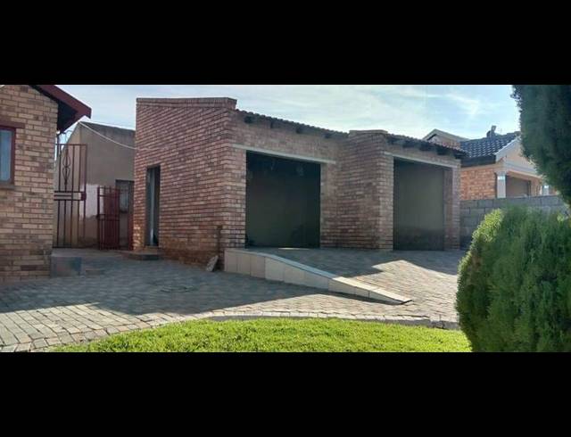 3 BEDROOM HOUSE FOR SALE IN RABIE RIDGE